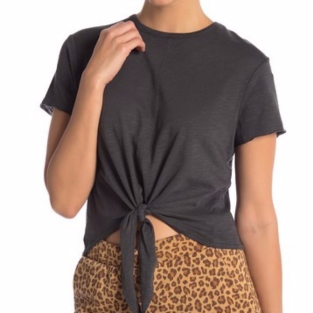 Crew neck - Short sleeves with raw edge seamed